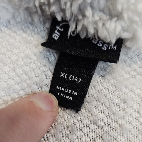 Girls Fleece Shacket - Picture 4 of 4